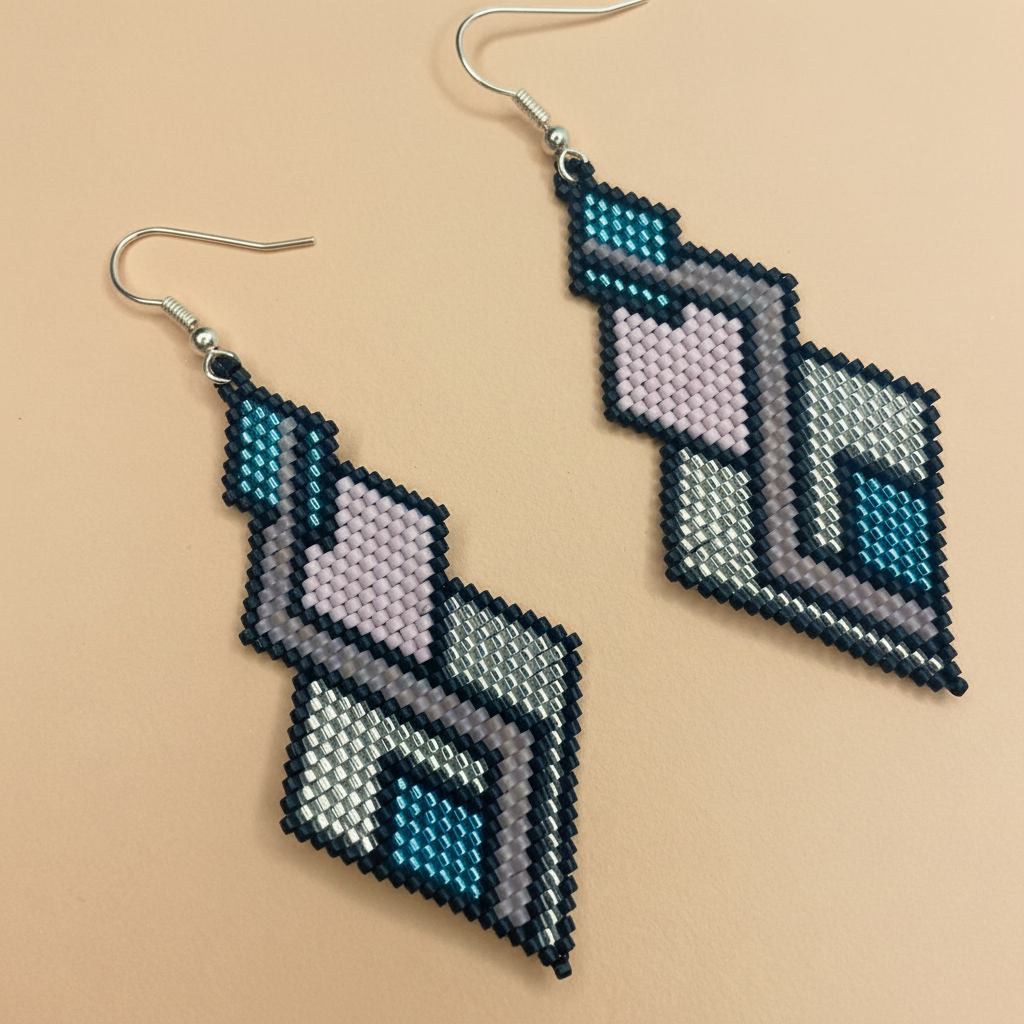 Beaded earrings with geometric pattern on a beige background - Beadzy