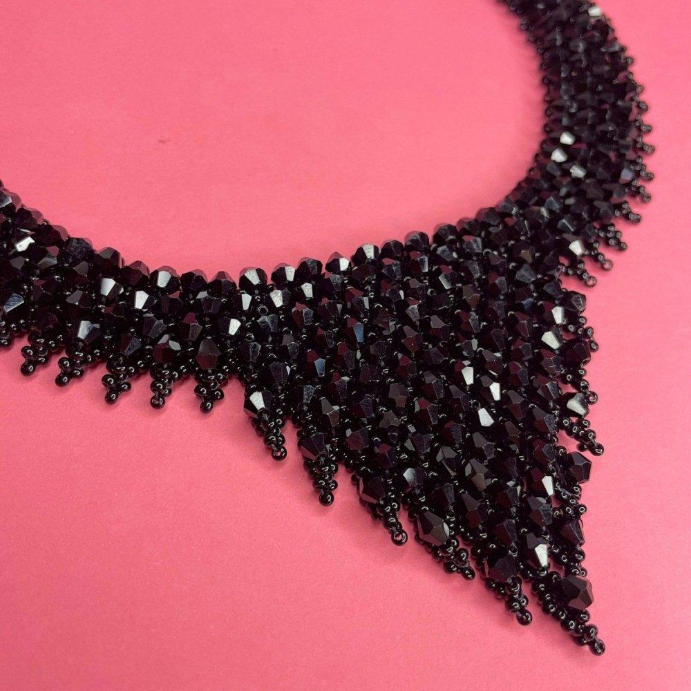 Sparkly Cyrstal Queen V Necklace - Beadzy